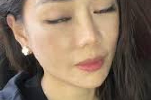 红毯上的尴尬：国内女明星的“花式”失误与国际反思