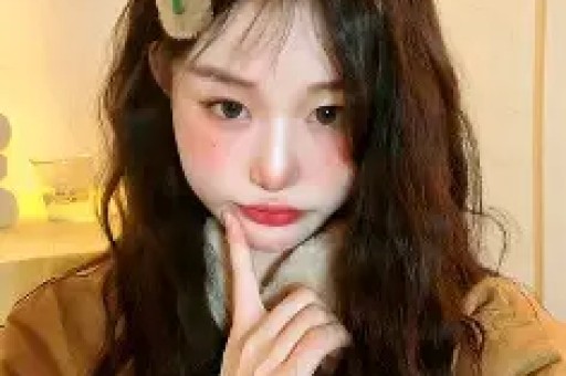 张嘉慧：从校园少女到时尚女王的传奇之路